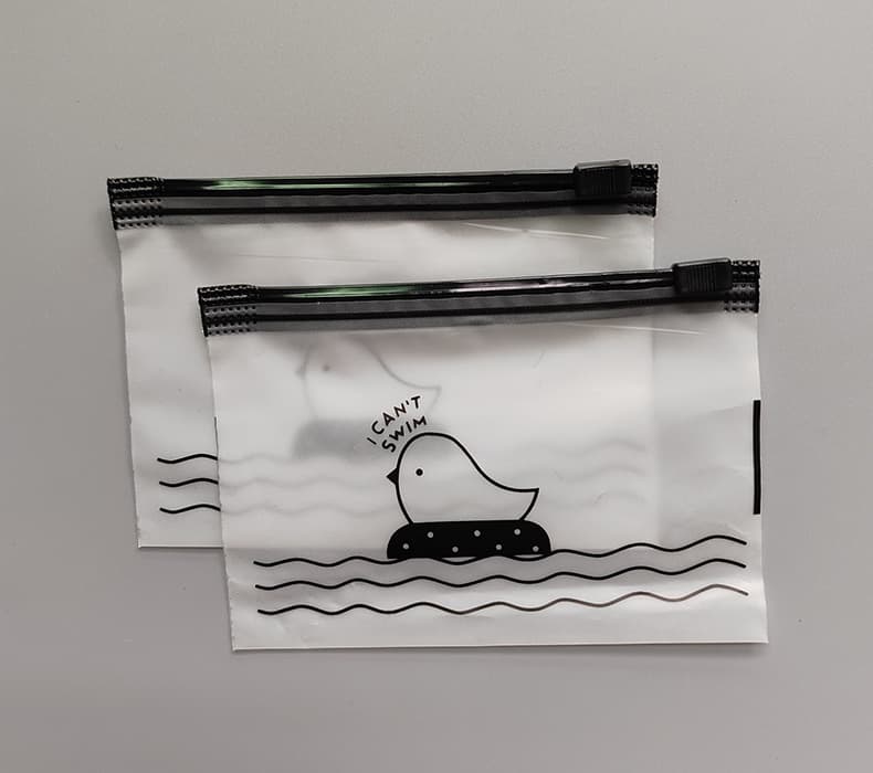 Cartoon frosted chick zipper bag, plastic dustproof socks, underwear, hair ties, accessories, self-sealing bag, factory wholesale.