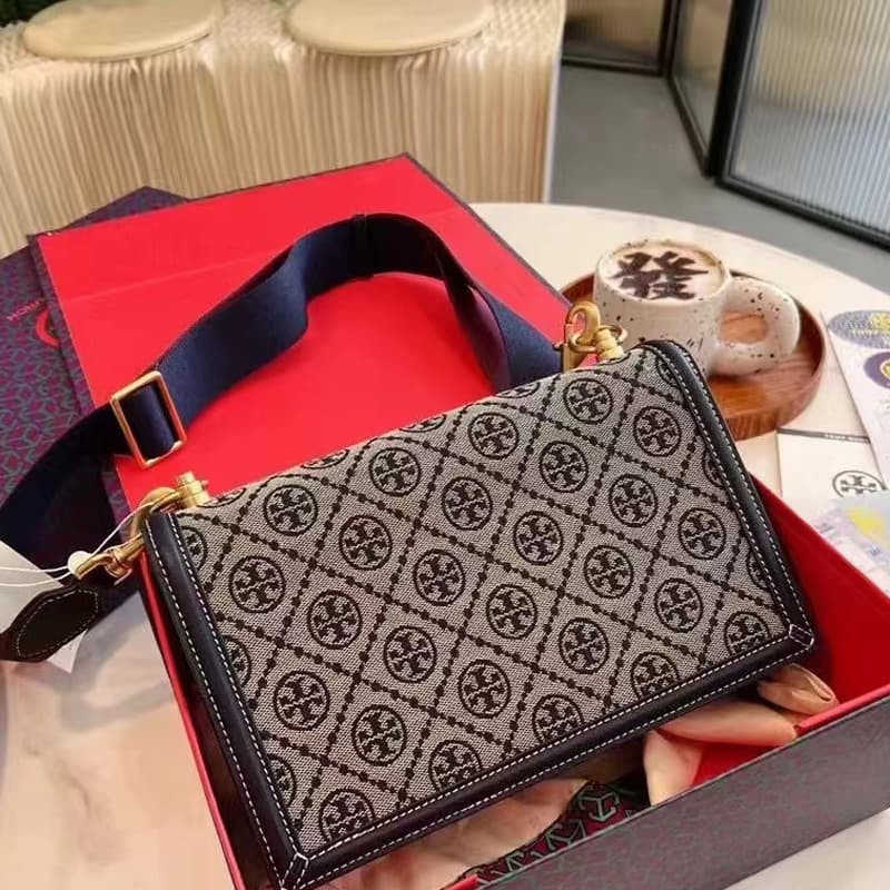 TortyBurch 2025 New Retro Monogram Accordion Bag: Stylish and Versatile, Suitable for Shoulder or Crossbody Use, Small Square Bag for Commuters.