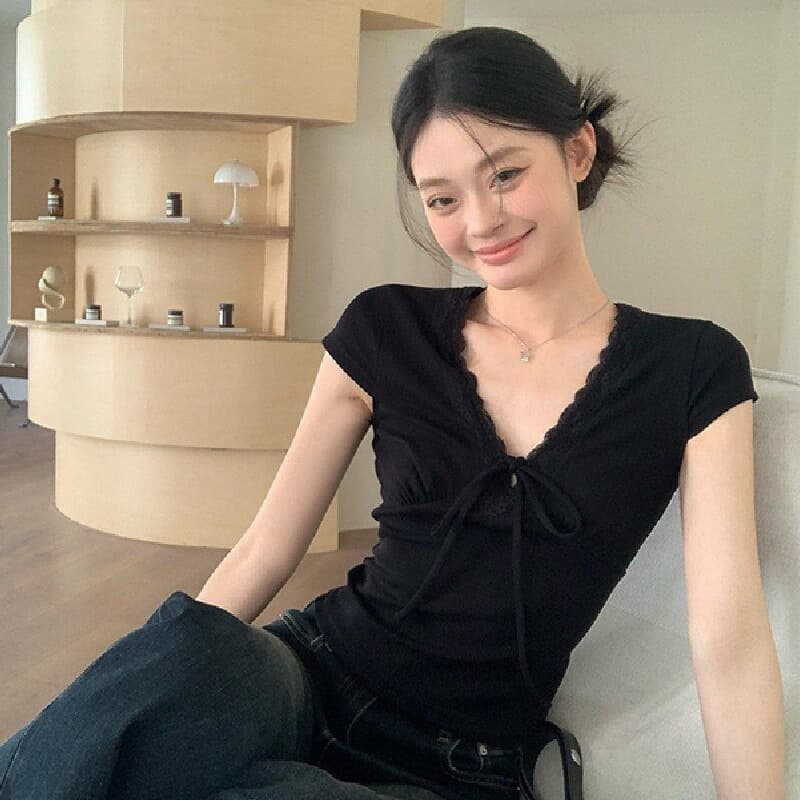 Korean-style Black V-Neck Tie Short-Sleeve T-Shirt for Women, Regular Shoulder Summer 2026 Short Fitted Unique Pretty Top