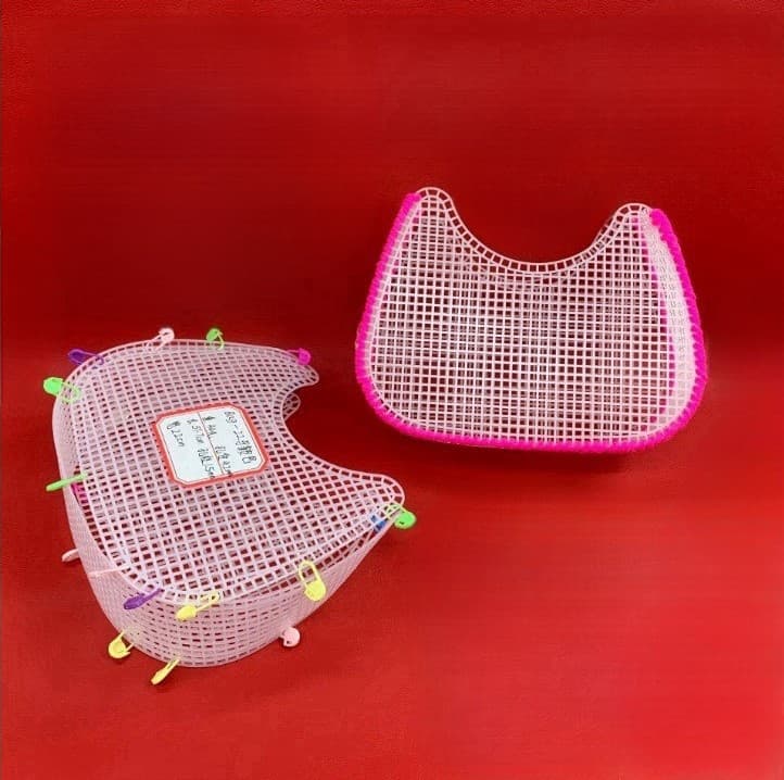 DIY plastic mesh wool cross stitch liner coral wool embroidered horseshoe bag series