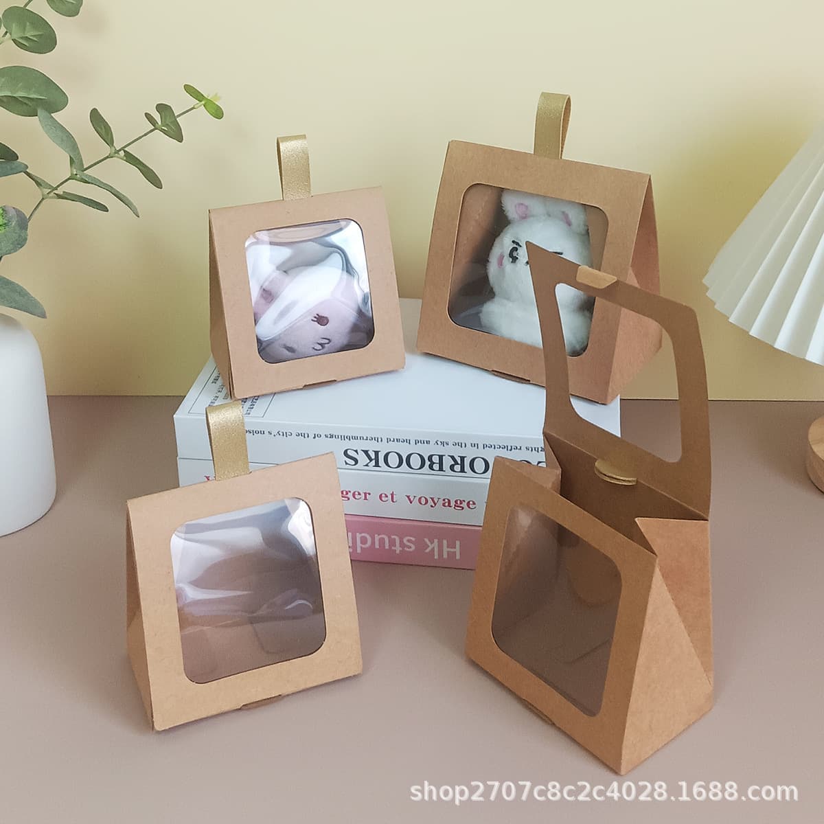 European-style creative gift box with transparent display window, hand-held box, party and wedding decoration box, candy and chocolate packaging box.
