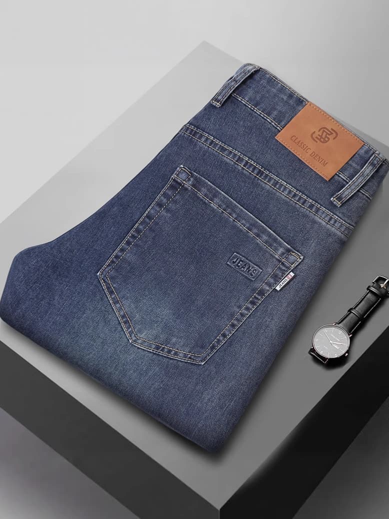 New autumn/winter loose-fitting men's jeans, fashionable, light luxury, high-end business style, loose casual, plus size, straight leg trousers for commuting.