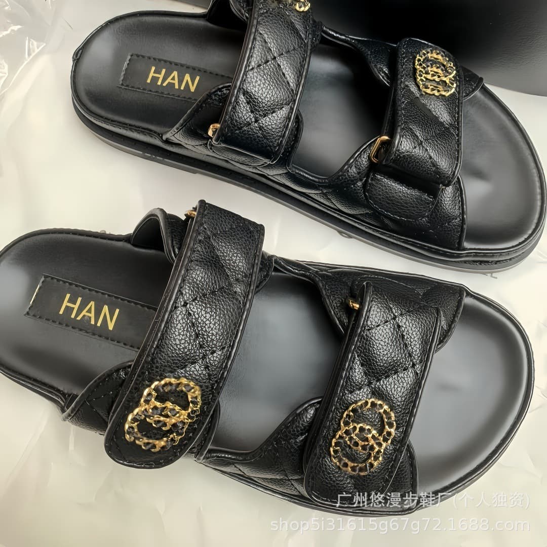 Women's Chanel-style Velcro sandals, 2026 summer style, fashionable metal buckle, thick-soled, beach sandals, Roman slippers.