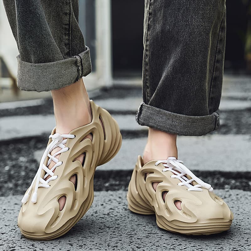 Coconut-style lace-up men's clogs, perfect for summer 2023, offering a "walking on clouds" feel. Plus size, suitable for sports, river trekking, and beach wear.