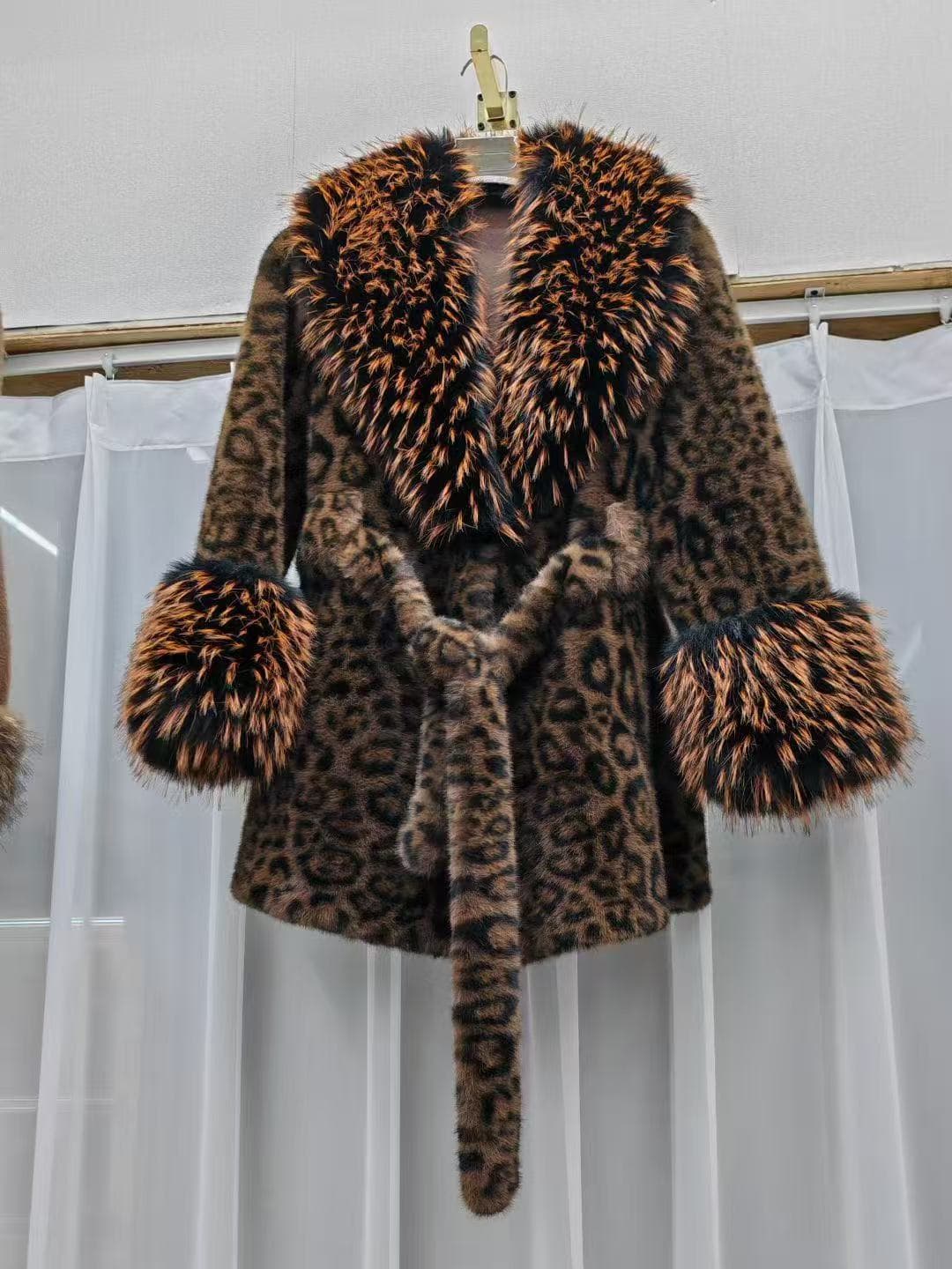 2025 New Winter Leopard Print Long Coat for Women, Accessible Luxury Elegant, Thickeneded Placket Fur Imitation Fur Outwear for Women