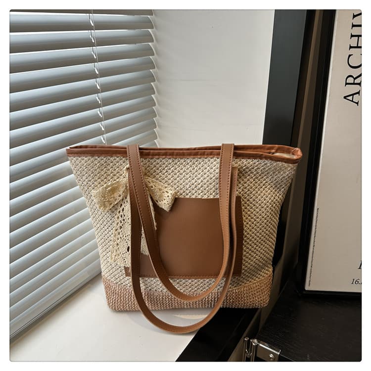 Casual Hand-Woven 2025 New Popular Beach Vacation Large-Capacity Straw Lace Bow Tote Shoulder Bag