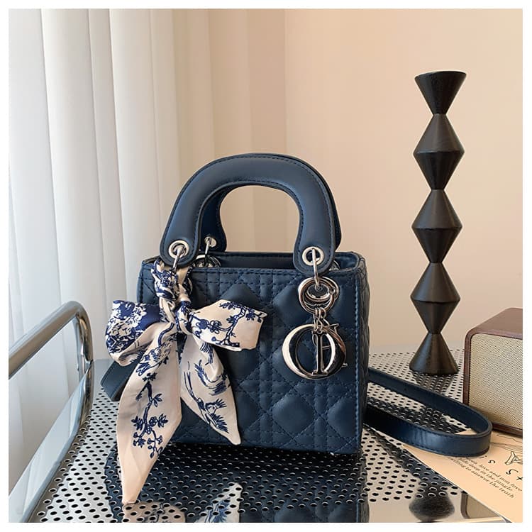 Lady Dior handbag, 2026 new style, fashionable and versatile crossbody bag, elegant and chic shoulder bag with quilted pattern.