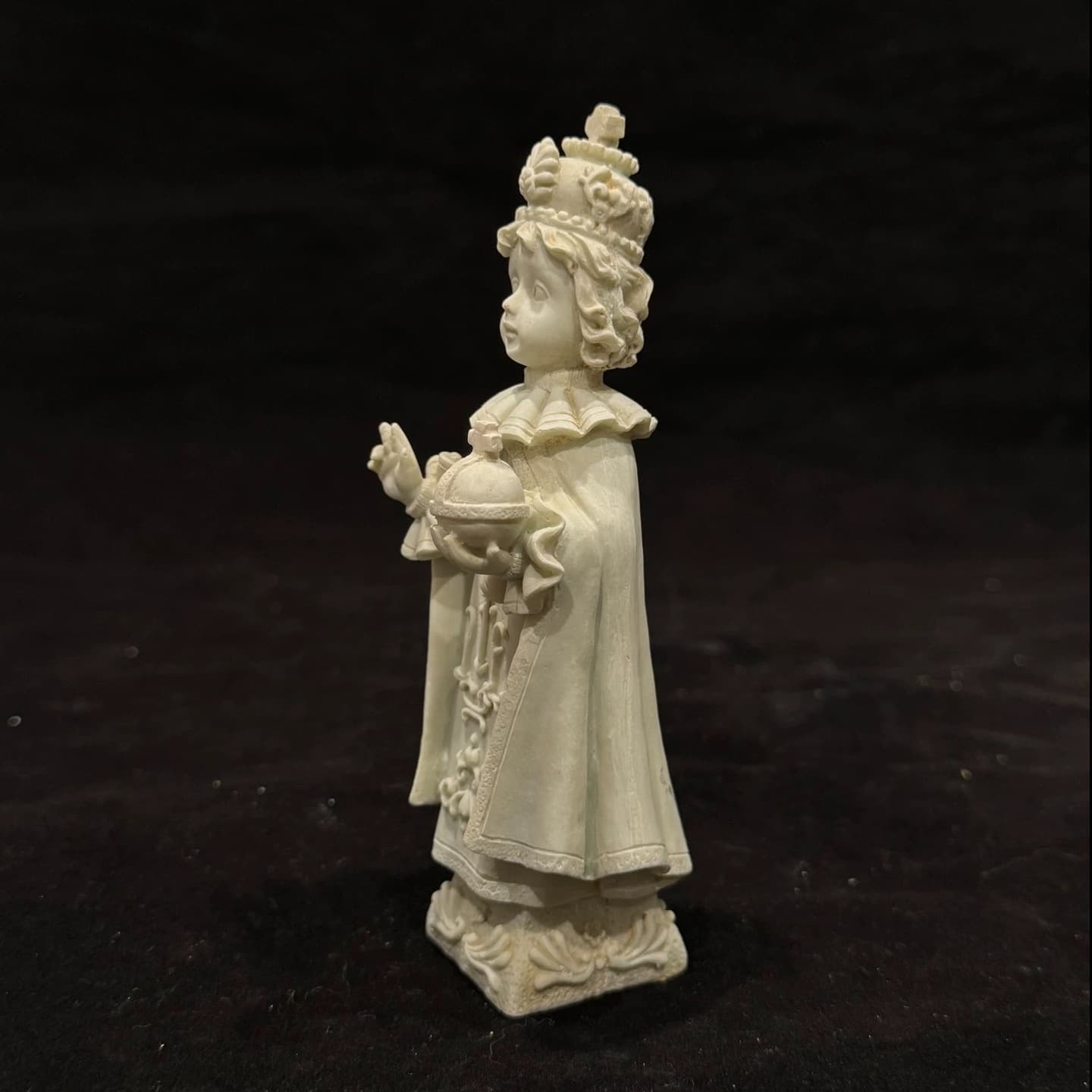 Customized Global Trendy Cross-Border Purchase Resin Religious Prague Infant Ornaments Sacred Sculpture Jewelry Holiday Gifts