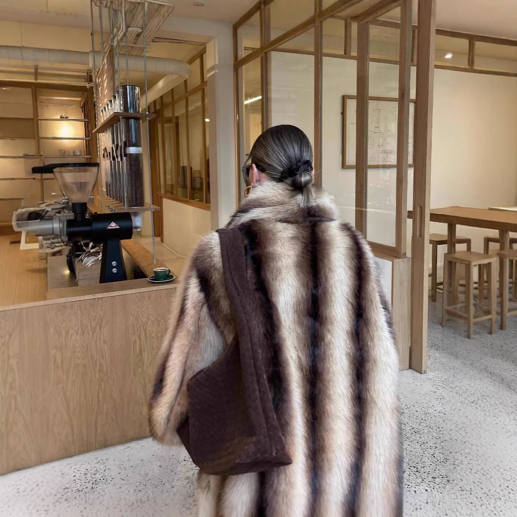 Color-blocked, large lapel, mid-length eco-friendly fur coat, European and American style, cross-border streetwear silhouette, faux fur overcoat.
