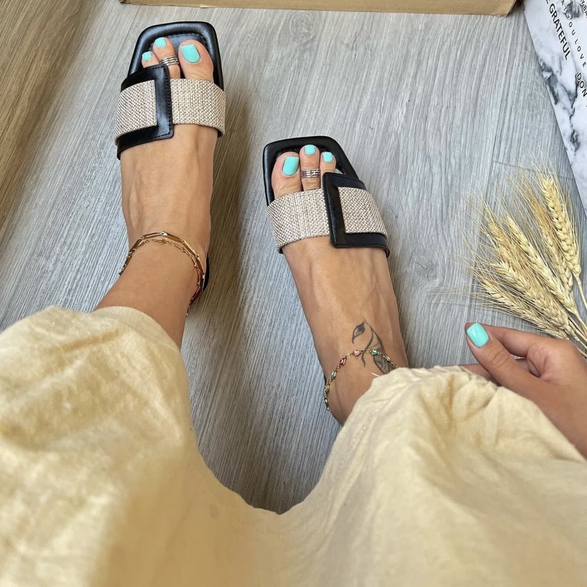 2024 Summer Cross-Border Foreign Trade Square Toe Flat Simple One-Strap Outerwear Color Block Soft Sole Beach Sandals for Women
