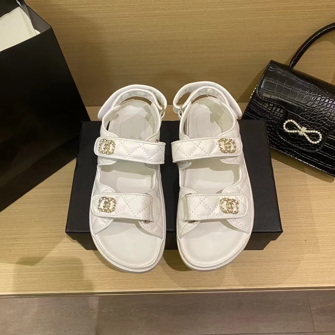 High-quality Chanel-style Velcro sandals for women, comfortable and versatile Roman sandals with metal buckles and diamond pattern, perfect for outdoor wear.