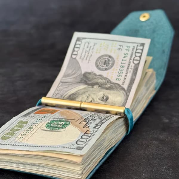 The Cash Wrap Wallet with Magnetic Buckle