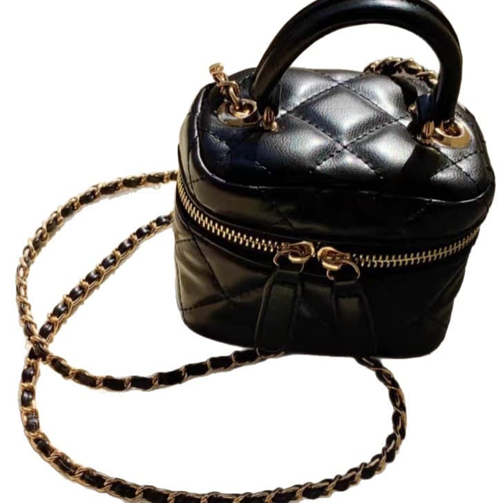 Women's Summer 2025 New Trendy Handbag with Quilted Chain, High-End Chic Crossbody Bag, Popular Small Square Bag