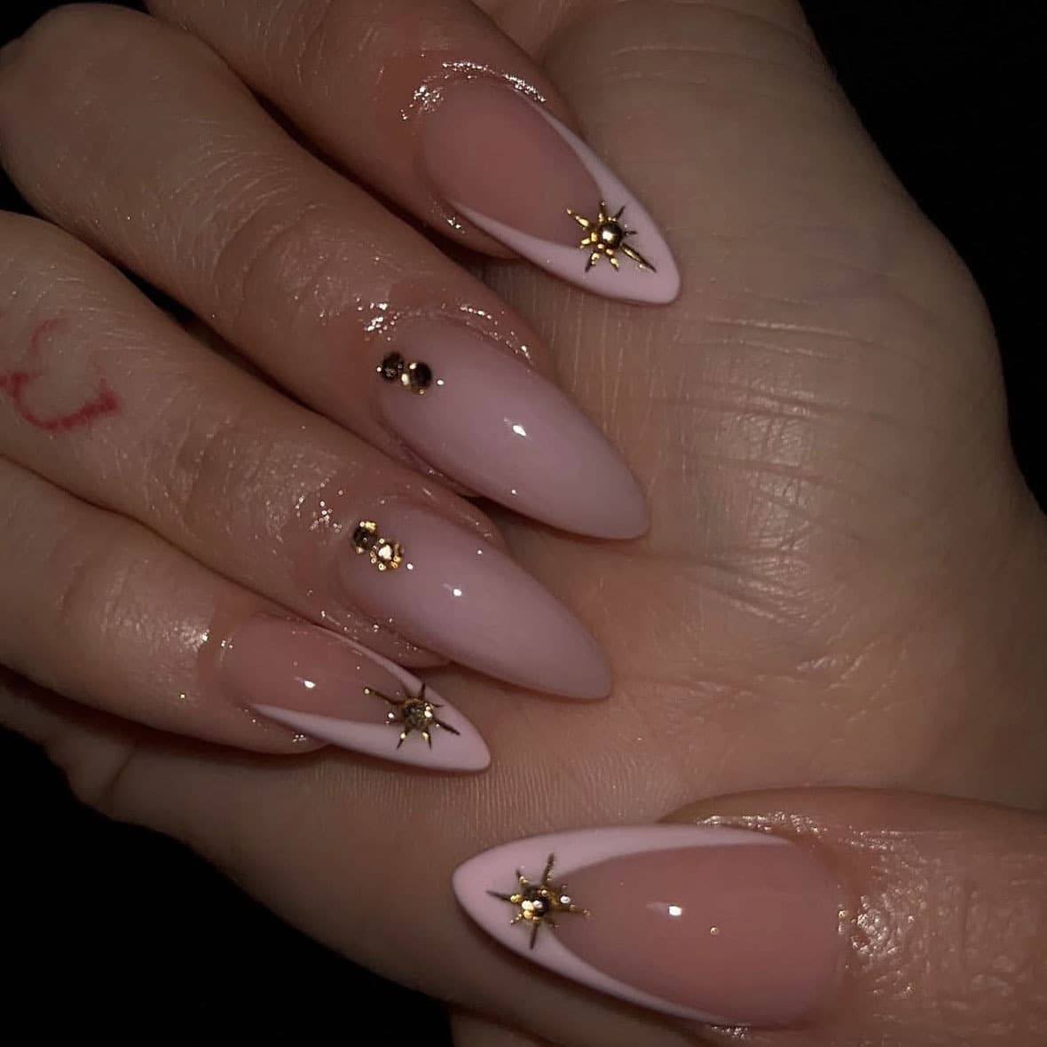 Cross-border best-selling almond pink wearable nail art French star style European and American hot-selling almond style 24 pieces press-on nail tips