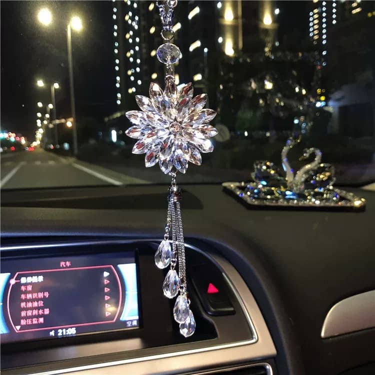 High-end trendy woven crystal ball car pendant, interior decoration, crystal car rearview mirror ornament, manufacturer wholesale.