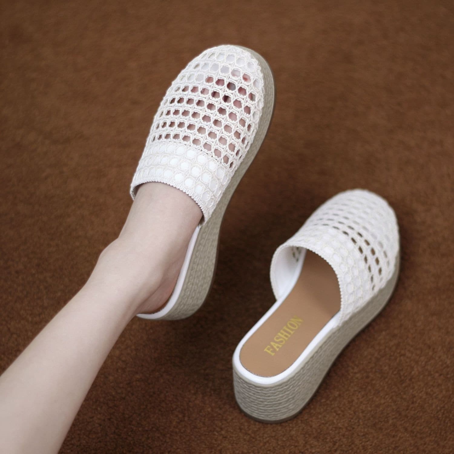 Retro Hollow Woven Toe Strap Slippers Women Summer 2026 New Thick Sole Slip-On Clogs
