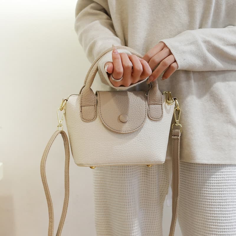 Korean style women's fashion small handbag, tote bag, new style, shoulder bag, versatile, basket bag, elegant and trendy crossbody bag.