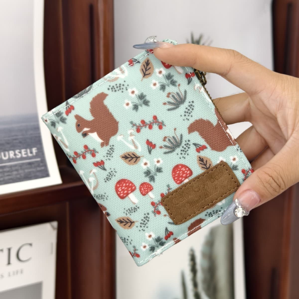 Women's Thin Tri-Fold Wallet Large Capacity Multi-Slot Short Card Holder Coin Purse Vintage