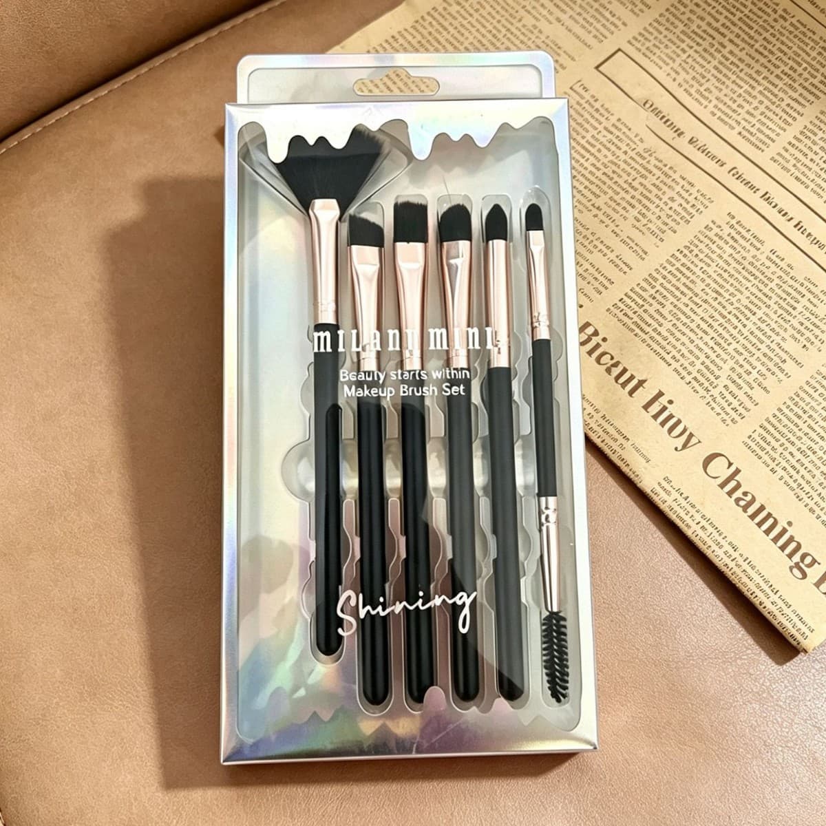 New cross-border bestseller: 6-piece boxed makeup brush set with wooden handles, soft fiber bristles, and professional makeup foundation.