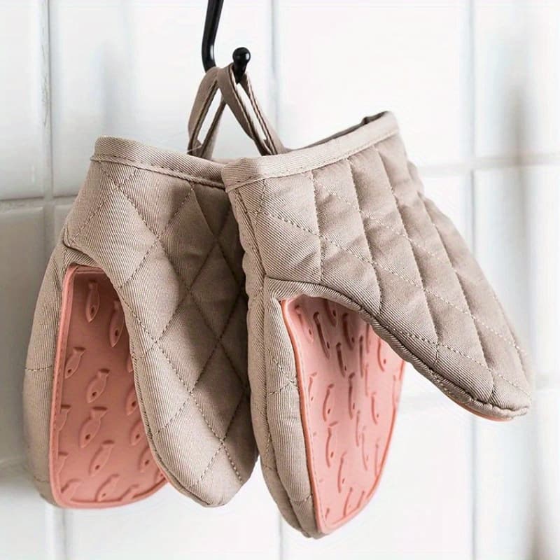 56g Fish-Shaped Semi-Silicone Cloth Hand Clip Gloves Microwave Oven Silicone Plus Cotton Double-Layer Baking Oven Insulation Gloves