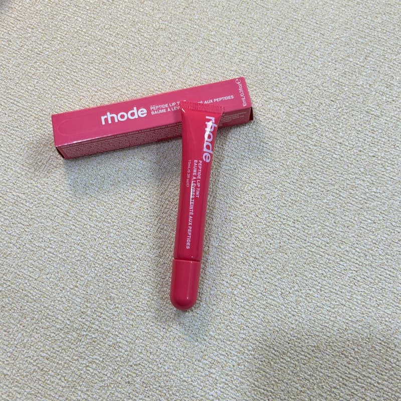Rhode Hailey lipstick, moisturizing lip balm, blush, lip care, best-selling American lip gloss