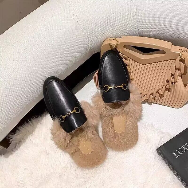 Women's fluffy slippers, autumn and winter mules, 2025 new style, popular online trend, rabbit fur closed-toe half slippers.