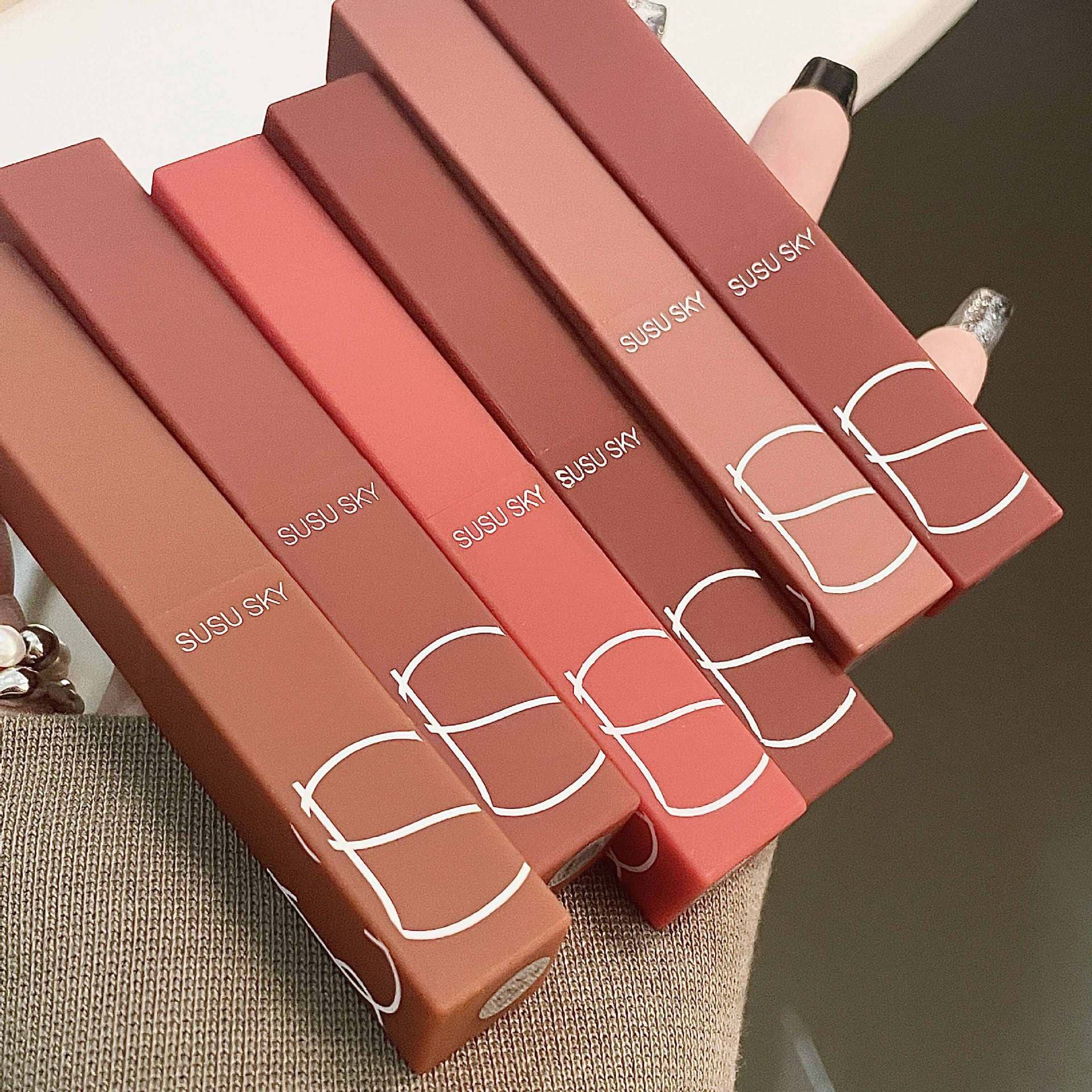 SUSU SKY Slim Tube Lipstick Velvet Matte New Waterproof Sweatproof Bean Paste Color New Year Drop Shipping