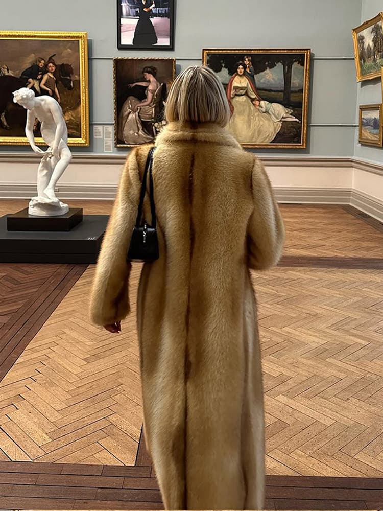 Elegant and stylish color-blocked lapel long fur coat for women, 2025 cross-border European and American style winter new style.