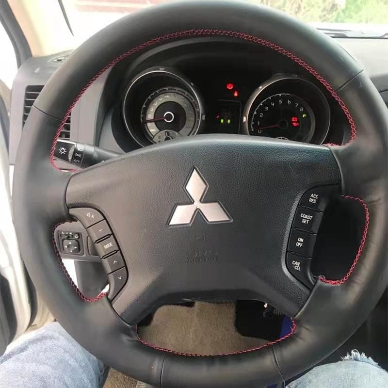 New and old model Mitsubishi Pajero V93/V97 imported steering wheel cover, genuine leather, hand-stitched, full coverage.
