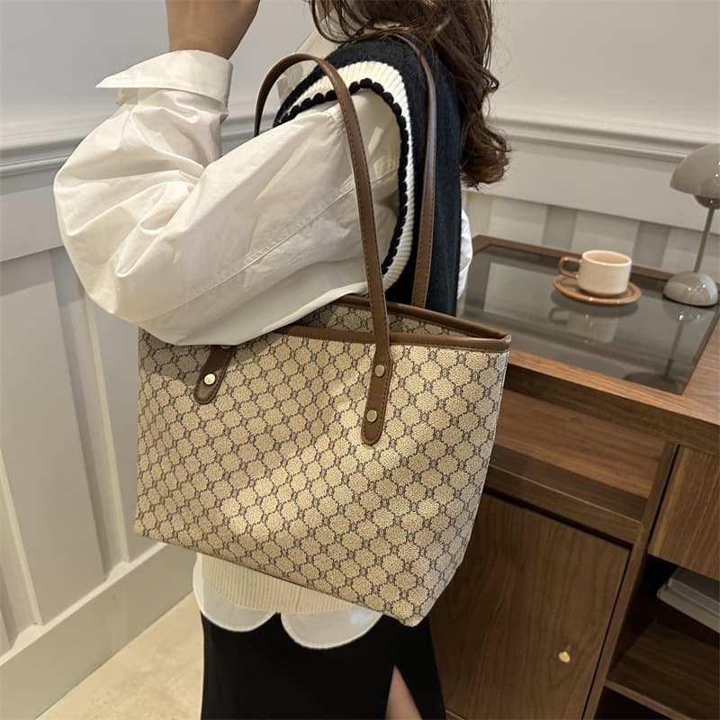 Cross-border Vintage Large Capacity Shoulder Bag for Women 2024 Winter New Casual Tote Bag Fashion Underarm Bag