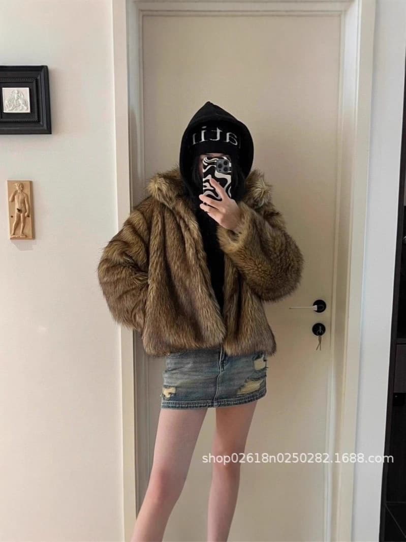 2025 Winter New Style Faux Fur Women's Short Fox Fur Coat for Petite Women, Versatile