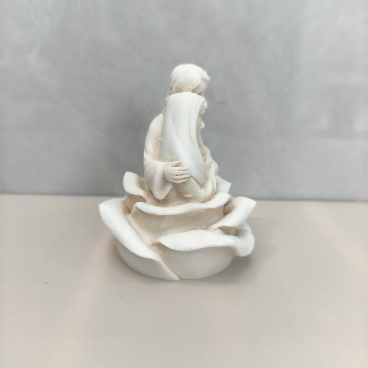 Amazon Hot Selling Exquisite Resin Three-Person Family Car Ornament Home Life Decoration Gift