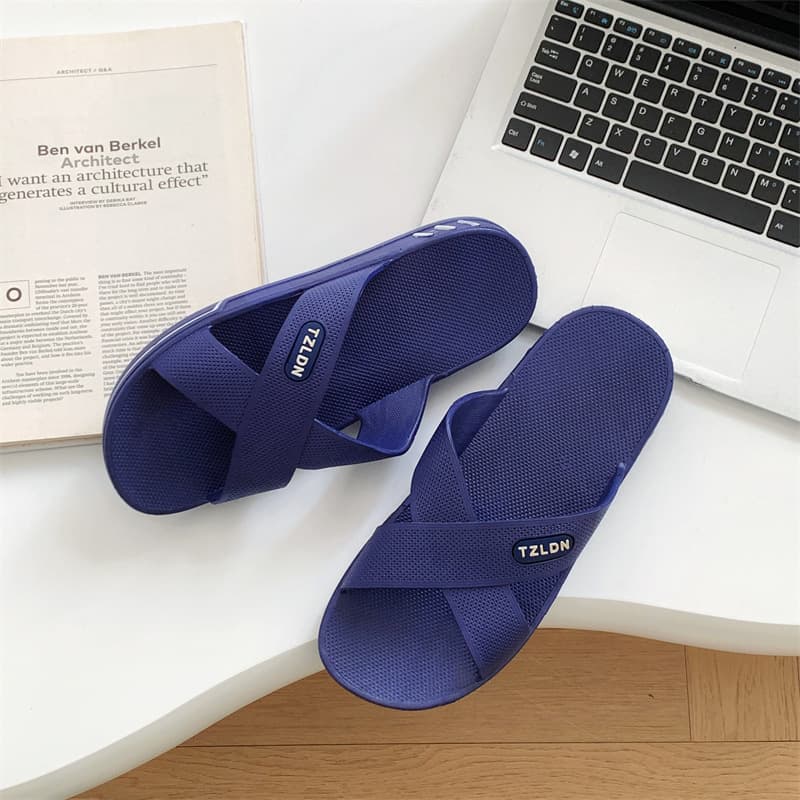 Cross-border dropshipping of men's plus-size summer sandals, bathroom slippers, non-slip, quick-drying, simple and durable beach shoes and slippers wholesale.