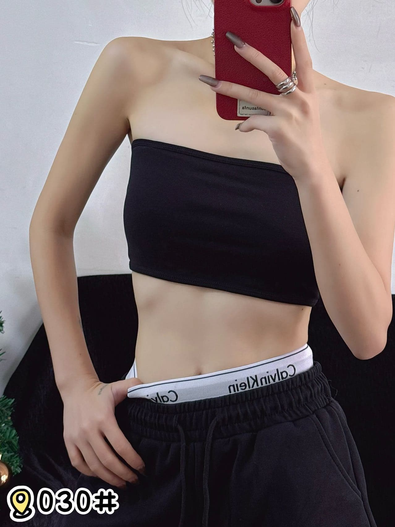 New strapless bandeau bra with sexy back, fixed cups to prevent wardrobe malfunctions, wire-free strapless bra with padding.