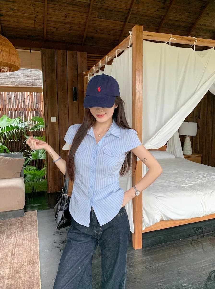 Korean-Style Pure Pink Striped Shirt with a Tailored Waist and Design-Inspired Short Sleeves for Women, Summer Retro Versatile Trendy Top
