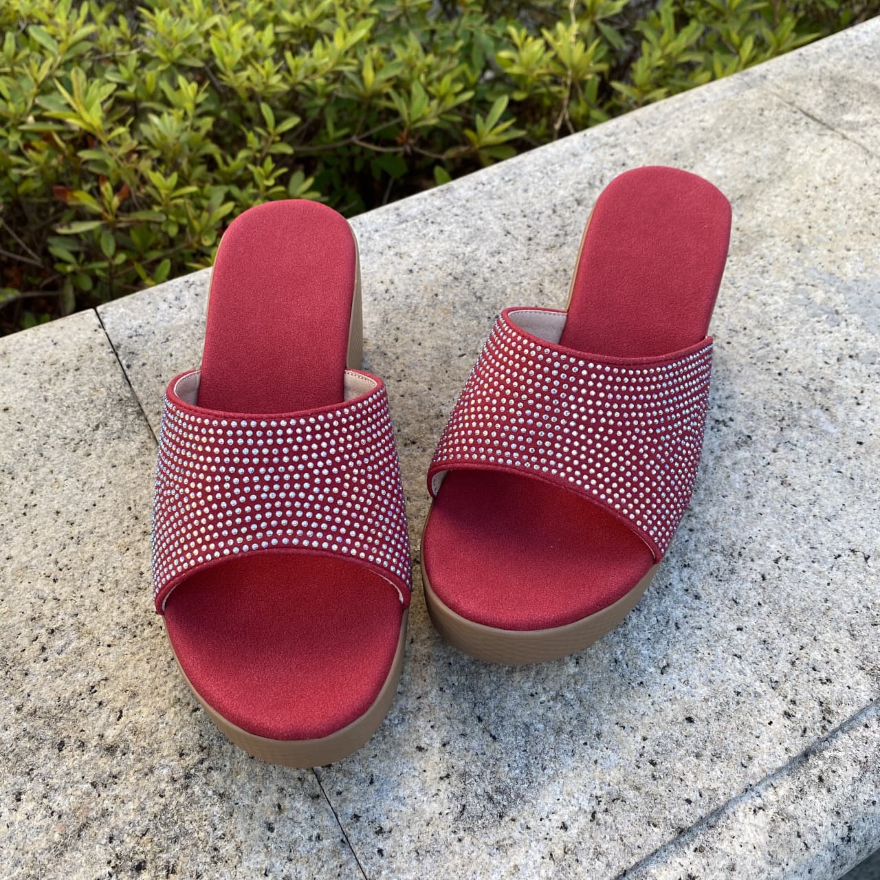 Cross-border trade, rhinestone wedge heel, platform, comfortable slippers, women's outerwear, 2025 new style, peep-toe, fashionable and casual flip-flops.