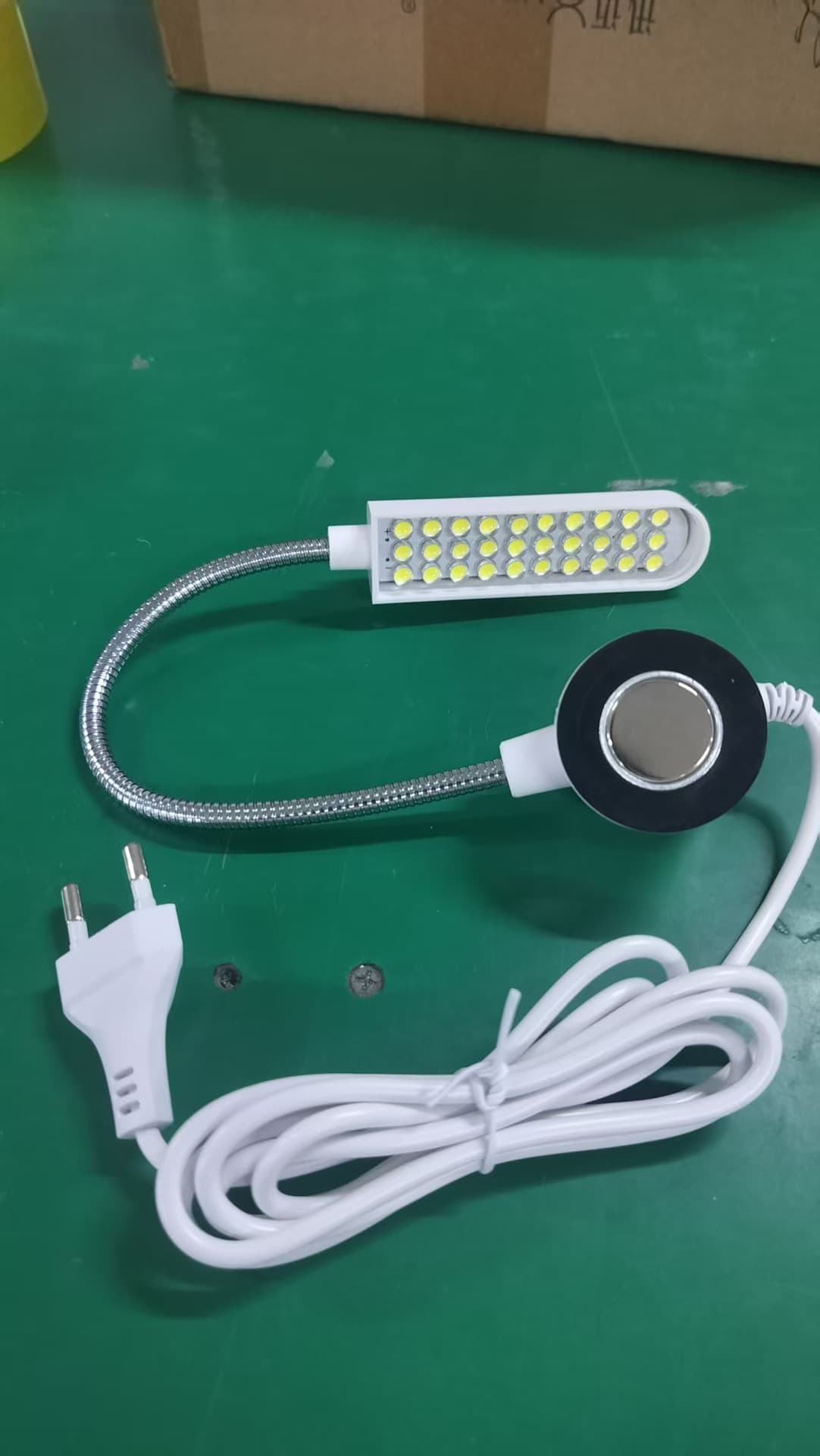 Sewing Machine Work Light LED Eye-Protection Lamp with Magnet Adjustable Lighting Computer Flat Car 30-LED Work Light