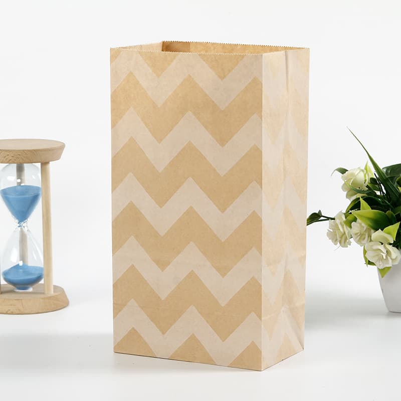Custom-made colored kraft paper gift bags, handle-less candy flat-mouth packaging bags, square-bottom kraft paper bags.