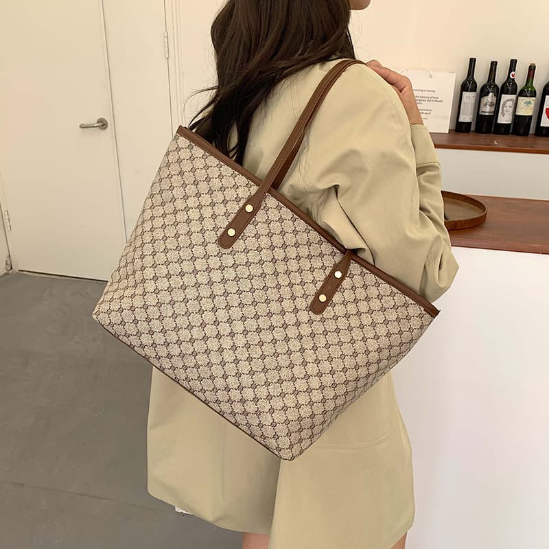 2025 New Autumn/Winter Large Tote Bag for Women, Trendy Vintage Print, Shoulder Bag, Commuter, Large Capacity