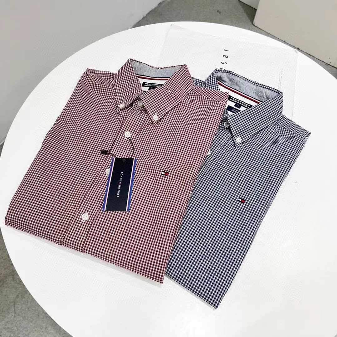 Cross-border factory direct sales of TOMMY men's shirts with small checkered logo embroidery, business casual collar, and short sleeves.