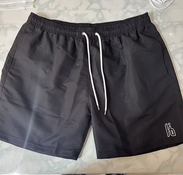 Men's beach shorts, clearance sale, only 6 yuan a pair, casual beach style.