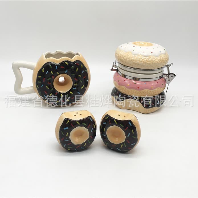3D Hamburger Shaped Seasoning Shaker Salt Pepper Grinder Mug Cup