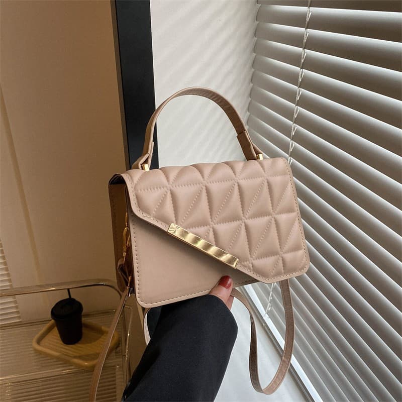Cross-border diamond embroidery thread fashion small bag for women, 2025 single shoulder crossbody bag, textured and trendy small square handbag.
