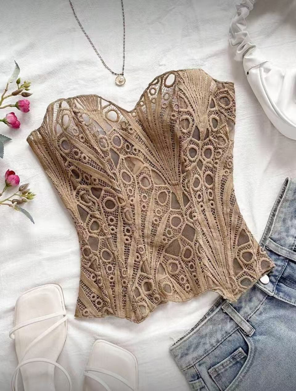French court style shaping bra, irregular lace boning, mesh patchwork print, with breast pads