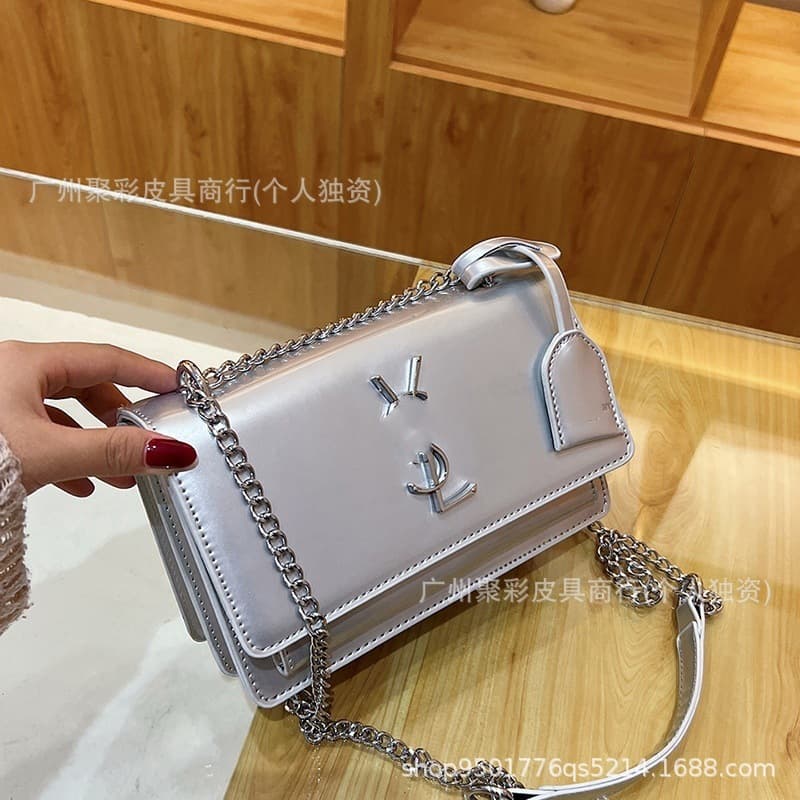 High-end women's handbags, 2025 new style, this year's popular French chain shoulder bag, crossbody bag, small square bag.