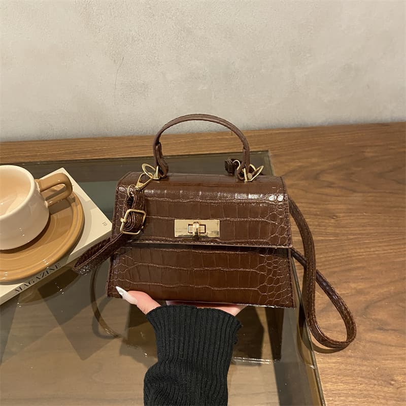 2026 Solid Color Textured Crocodile Pattern Fashion New Retro Style Simple Summer Casual Shoulder Handbag Small Square Bag