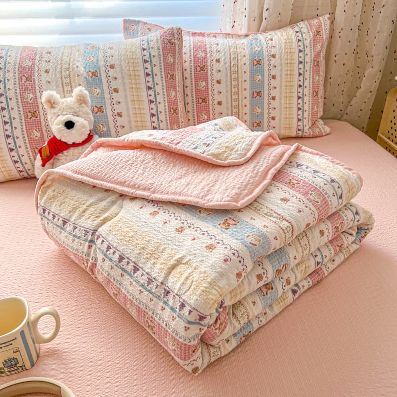 New summer puff cotton summer quilt with printed design, suitable for student dormitories, air-conditioned, thin, machine washable.