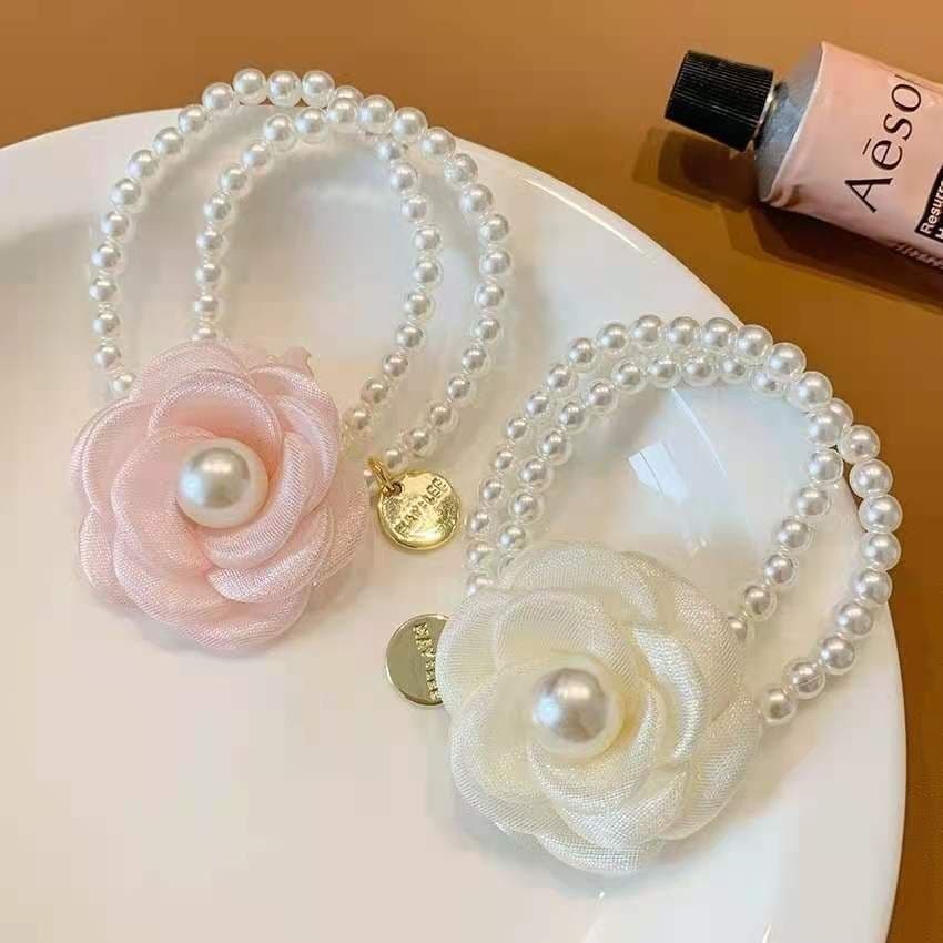 Korean-style forest-themed bridesmaid wrist corsages, bridal bouquets, bracelets, forest-themed wedding hair ties, and headbands.