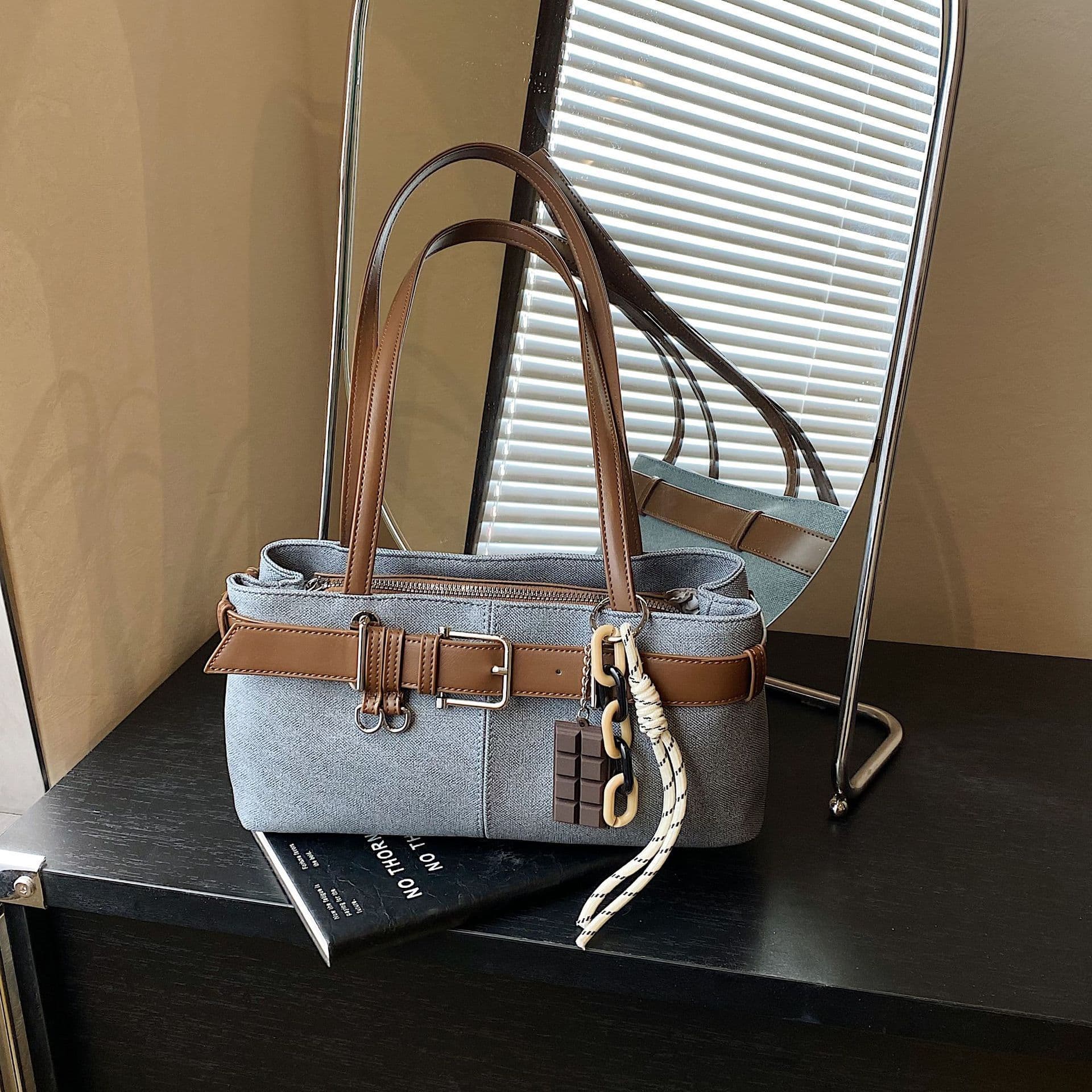 Cross-Border 2026 Spring New Vintage Women's Bag, Large Capacity, Versatile, Casual, Niche Shoulder Bag, Underarm Bag, Handbag