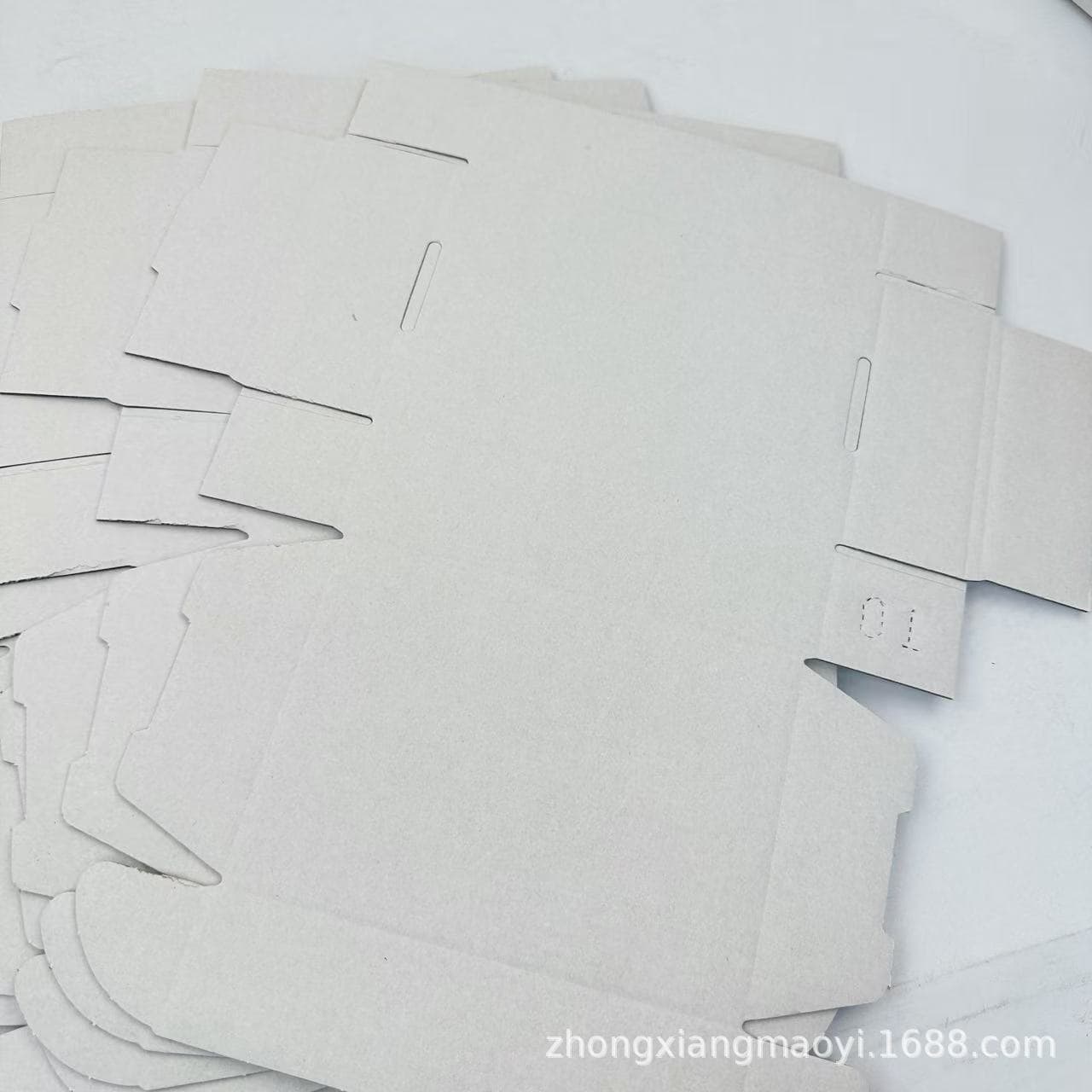 Thickened, extra-hard, double-sided white corrugated cardboard box, folding cardboard box, rectangular cardboard box, high-end gift box, card packaging box